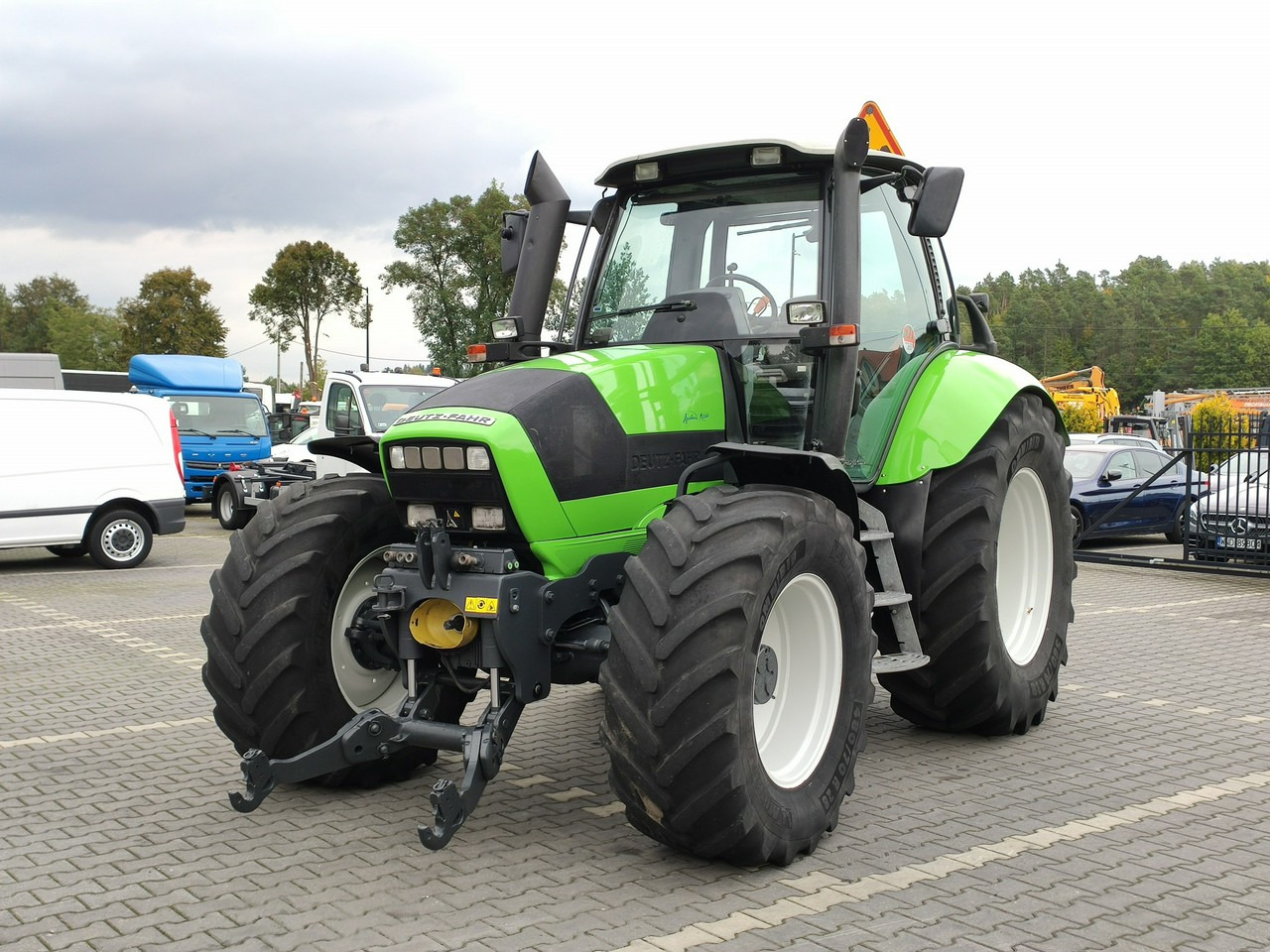 Deutz Fahr Agrotron M620 4x4 Przedni Tuz Wałek W.O.M Wyjścia do Przyczepy - Traktors: foto 3 Deutz Fahr Agrotron M620 4x4 Przedni Tuz Wałek W.O.M Wyjścia do Przyczepy - Traktors: foto 3