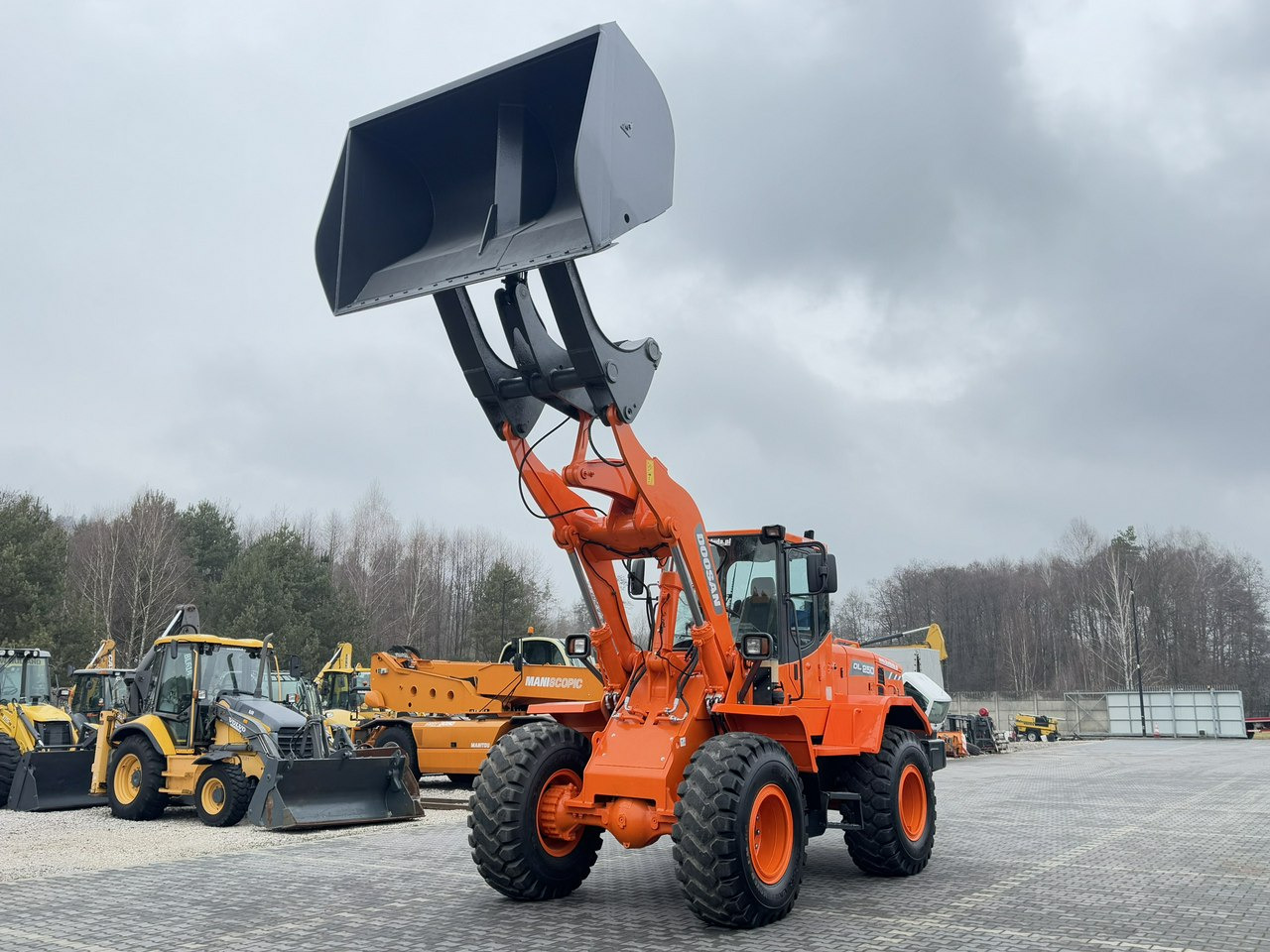 Doosan DL250 14,5Ton Łyżka Wysokiego Wysypu !!! - Riteņu iekrāvējs: foto 4 Doosan DL250 14,5Ton Łyżka Wysokiego Wysypu !!! - Riteņu iekrāvējs: foto 4