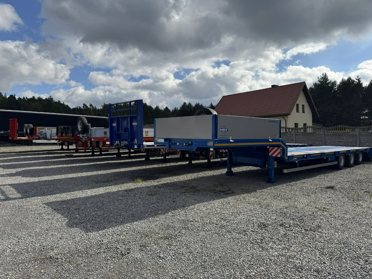 Faymonville Niskopodłogowa Telemega Rozciągana 7m 3-Osiowa Oś skrętna - Puspiekabe zema profila platforma: foto 2 Faymonville Niskopodłogowa Telemega Rozciągana 7m 3-Osiowa Oś skrętna - Puspiekabe zema profila platforma: foto 2