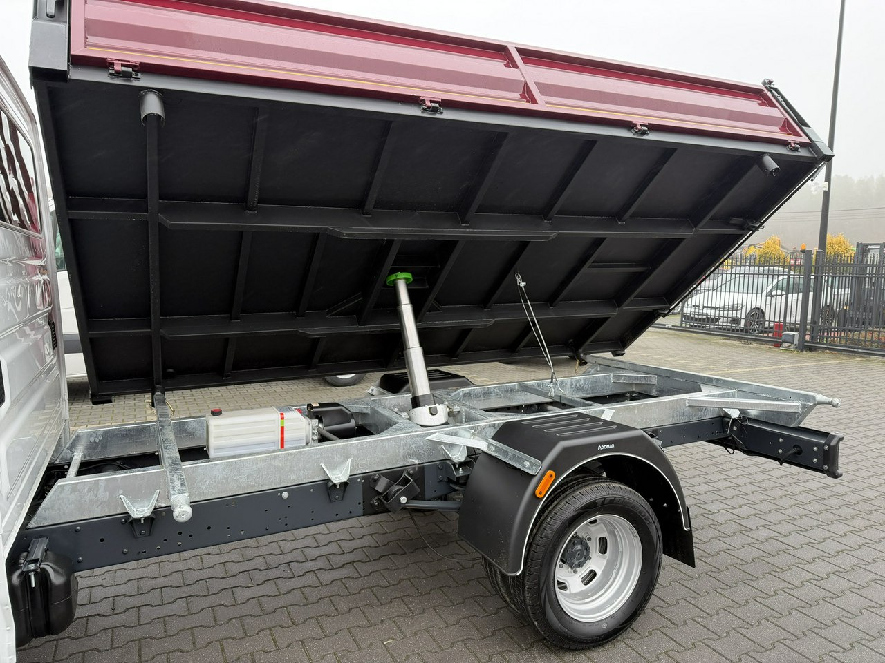 Iveco Daily 35C16 V - Komercauto pašizgāzējs: foto 3 Iveco Daily 35C16 V - Komercauto pašizgāzējs: foto 3