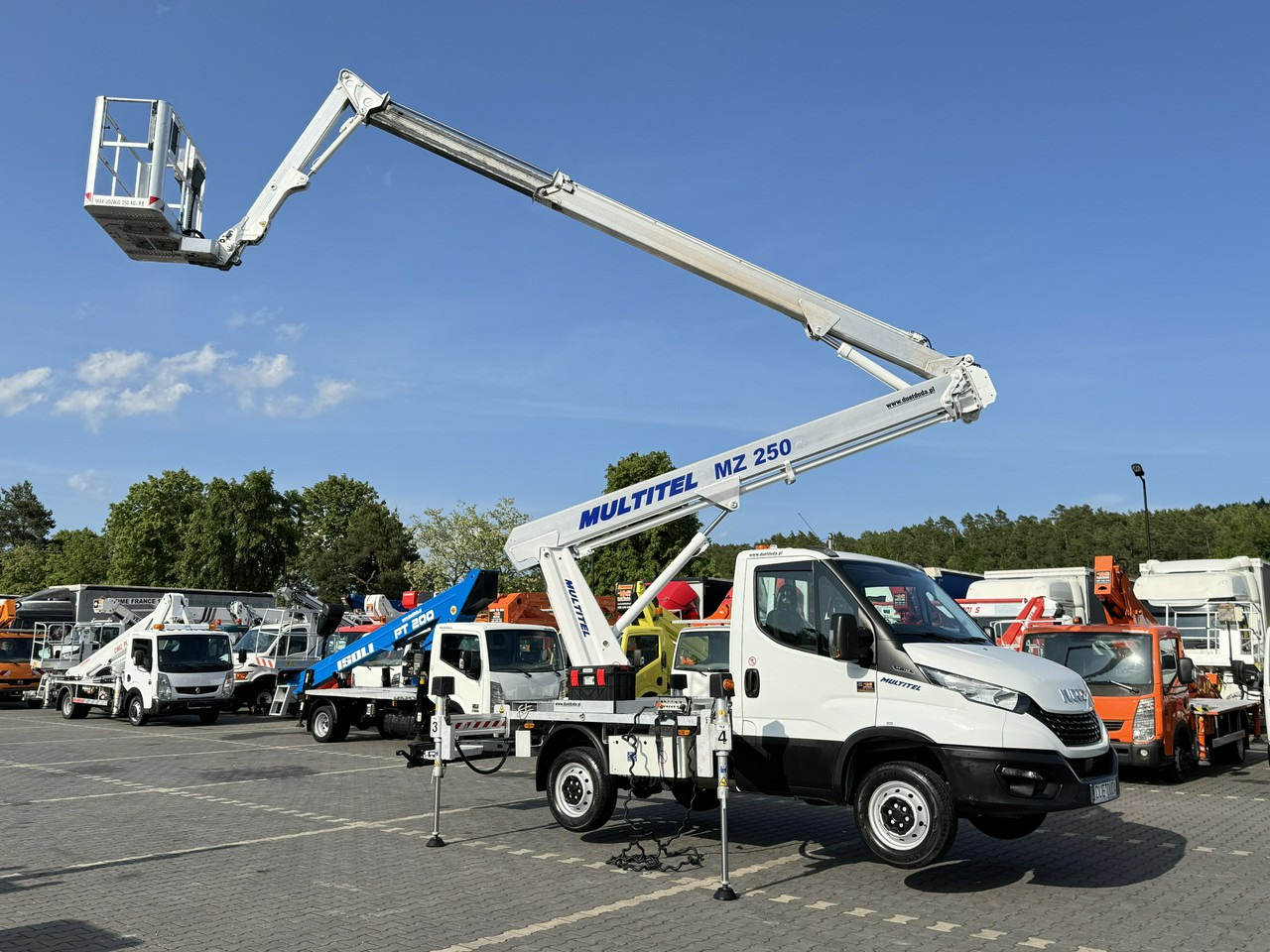 Iveco Daily 35S14 - Autopacēlājs: foto 1 Iveco Daily 35S14 - Autopacēlājs: foto 1