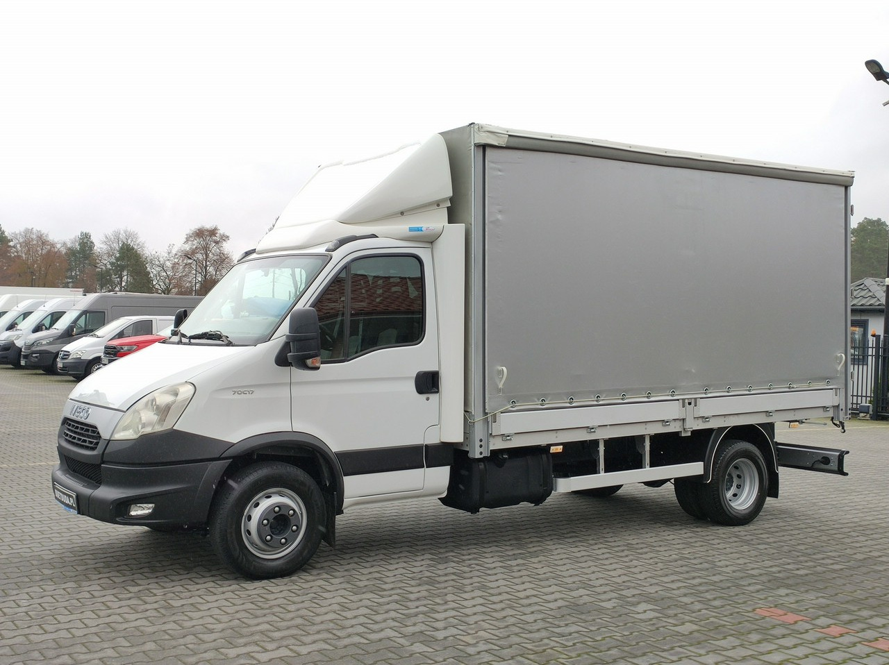 Iveco Daily 70C17 Firana Tył Drzwi Zadbany w Pełni Sprawny Super Stan - Furgons ar tentu: foto 2 Iveco Daily 70C17 Firana Tył Drzwi Zadbany w Pełni Sprawny Super Stan - Furgons ar tentu: foto 2