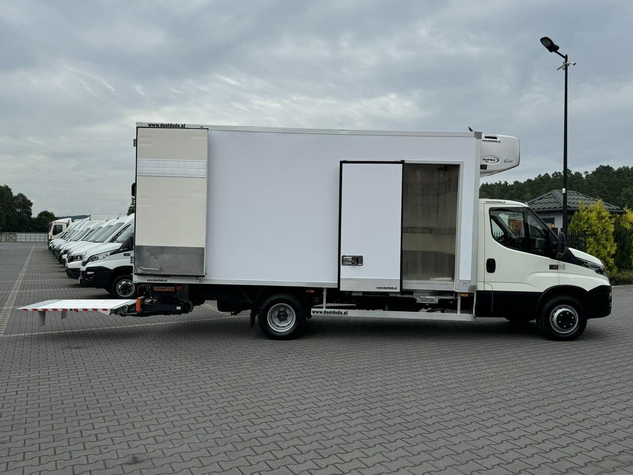 Iveco Daily 70C17 Mroźnia Agregat Carrier Supra 750 10-Palet + Winda līzingu Iveco Daily 70C17 Mroźnia Agregat Carrier Supra 750 10-Palet + Winda: foto 7 Iveco Daily 70C17 Mroźnia Agregat Carrier Supra 750 10-Palet + Winda līzingu Iveco Daily 70C17 Mroźnia Agregat Carrier Supra 750 10-Palet + Winda: foto 7