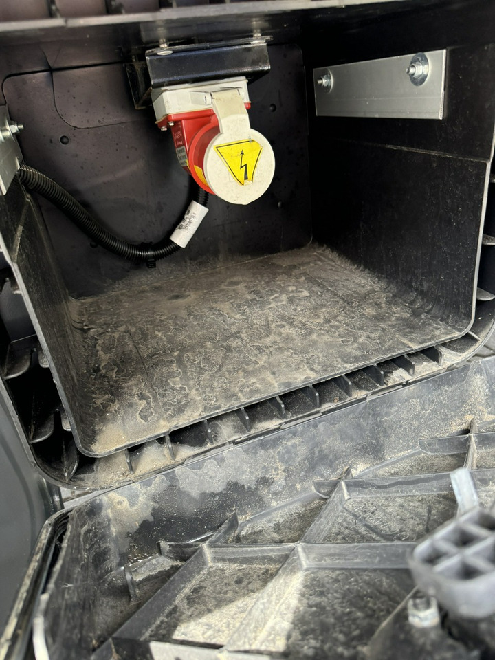 Iveco Daily 70C17 Mroźnia Agregat Carrier Supra 750 10-Palet + Winda līzingu Iveco Daily 70C17 Mroźnia Agregat Carrier Supra 750 10-Palet + Winda: foto 19 Iveco Daily 70C17 Mroźnia Agregat Carrier Supra 750 10-Palet + Winda līzingu Iveco Daily 70C17 Mroźnia Agregat Carrier Supra 750 10-Palet + Winda: foto 19