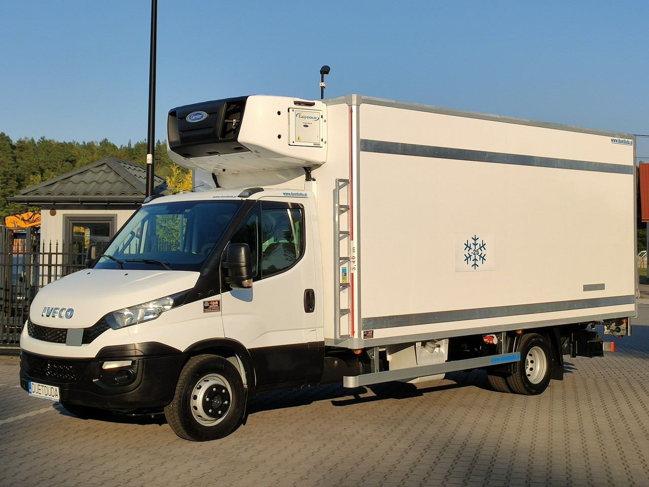 Iveco Daily 70C17 Mroźnia Ściana Grodziowa Multitemperatura - Komercauto refrižerators: foto 4 Iveco Daily 70C17 Mroźnia Ściana Grodziowa Multitemperatura - Komercauto refrižerators: foto 4