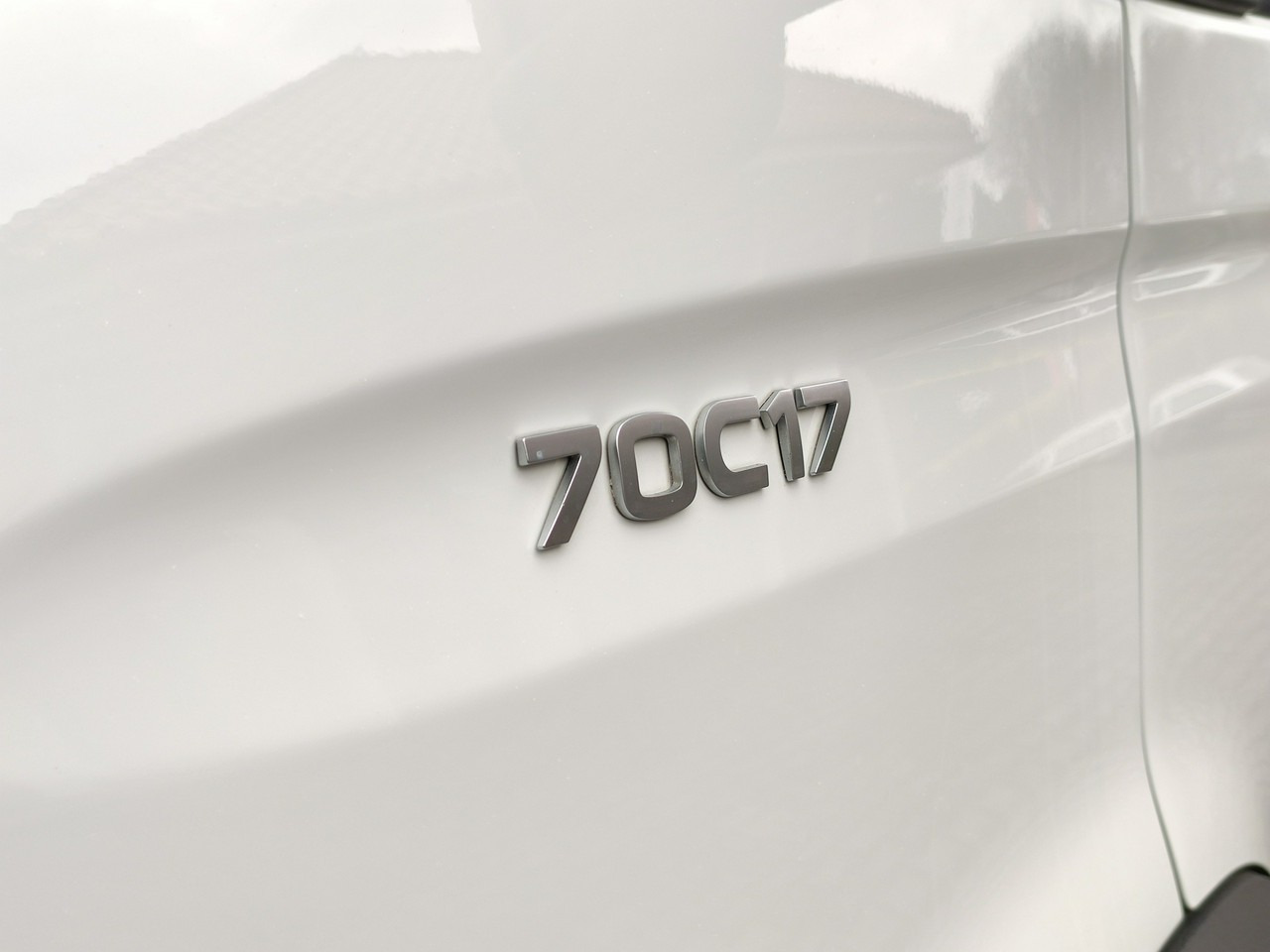 Iveco Daily 70C18 V H - Furgons ar tentu: foto 5 Iveco Daily 70C18 V H - Furgons ar tentu: foto 5