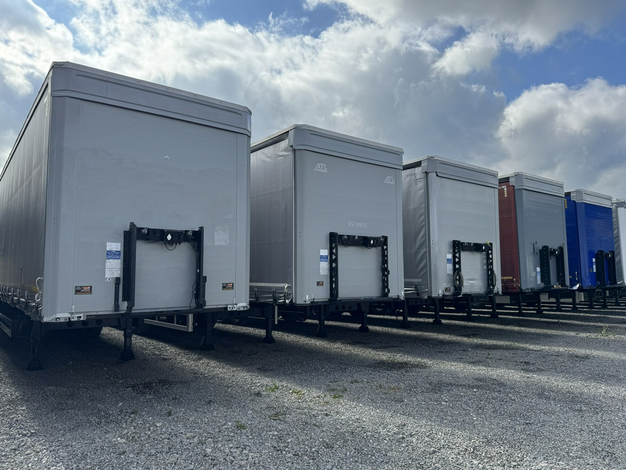 Kogel S 24 Standard - Tenta puspiekabe: foto 2 Kogel S 24 Standard - Tenta puspiekabe: foto 2