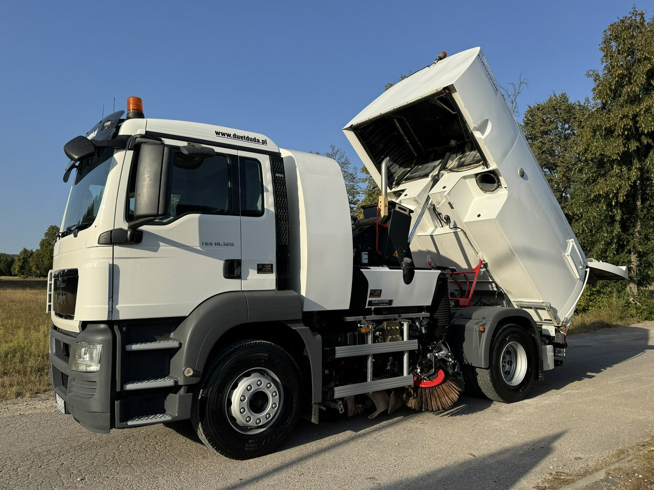 MAN TGS 18.320 E5 BUCHER OPTIFANT 8000 Zamiatarka Uliczna Euro 6 - Ielu tīrīšanas mašīna: foto 2 MAN TGS 18.320 E5 BUCHER OPTIFANT 8000 Zamiatarka Uliczna Euro 6 - Ielu tīrīšanas mašīna: foto 2