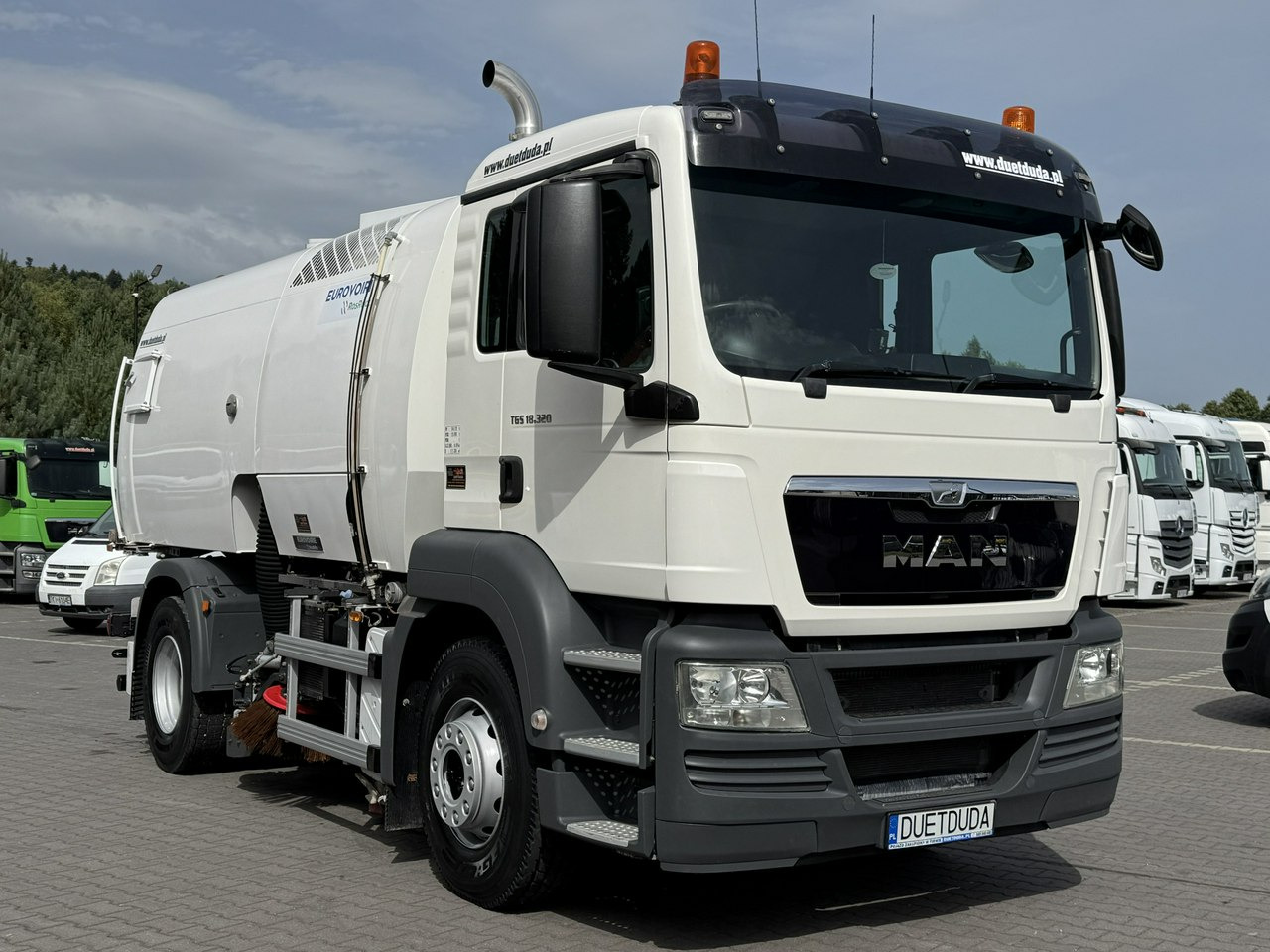 MAN TGS 18.320 E5 BUCHER OPTIFANT 8000 Zamiatarka Uliczna Euro 6 - Ielu tīrīšanas mašīna: foto 5 MAN TGS 18.320 E5 BUCHER OPTIFANT 8000 Zamiatarka Uliczna Euro 6 - Ielu tīrīšanas mašīna: foto 5