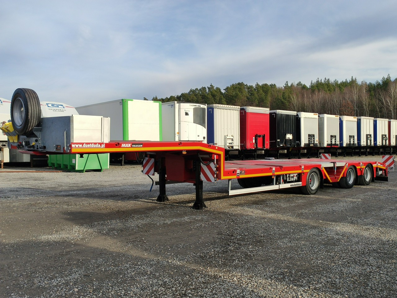 MAX Trailer 3-Osie Oś skrętna Oś Podnoszona Nooteboom - Puspiekabe zema profila platforma: foto 1 MAX Trailer 3-Osie Oś skrętna Oś Podnoszona Nooteboom - Puspiekabe zema profila platforma: foto 1