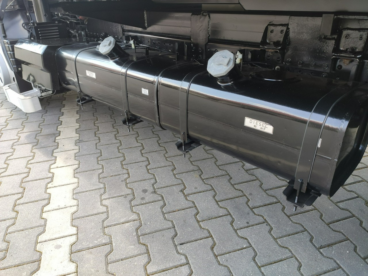 Kravas automašīna pašizgāzējs Mitsubishi Canter Fuso 9C18 3.0/180KM HDS FASSI F30 Wywrotka 3-stronna: foto 18 Kravas automašīna pašizgāzējs Mitsubishi Canter Fuso 9C18 3.0/180KM HDS FASSI F30 Wywrotka 3-stronna: foto 18