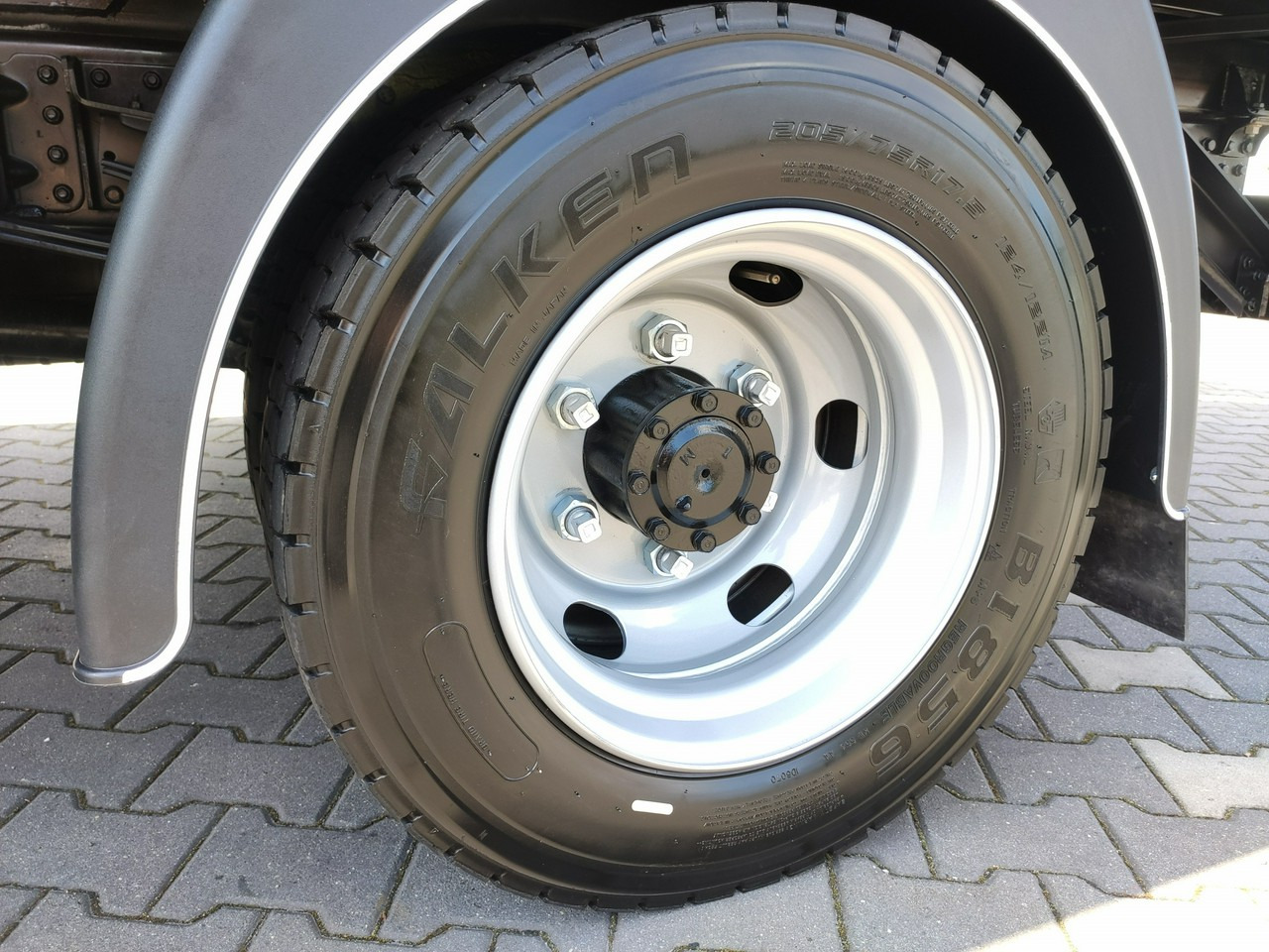 Kravas automašīna pašizgāzējs Mitsubishi Canter Fuso 9C18 3.0/180KM HDS FASSI F30 Wywrotka 3-stronna: foto 11 Kravas automašīna pašizgāzējs Mitsubishi Canter Fuso 9C18 3.0/180KM HDS FASSI F30 Wywrotka 3-stronna: foto 11