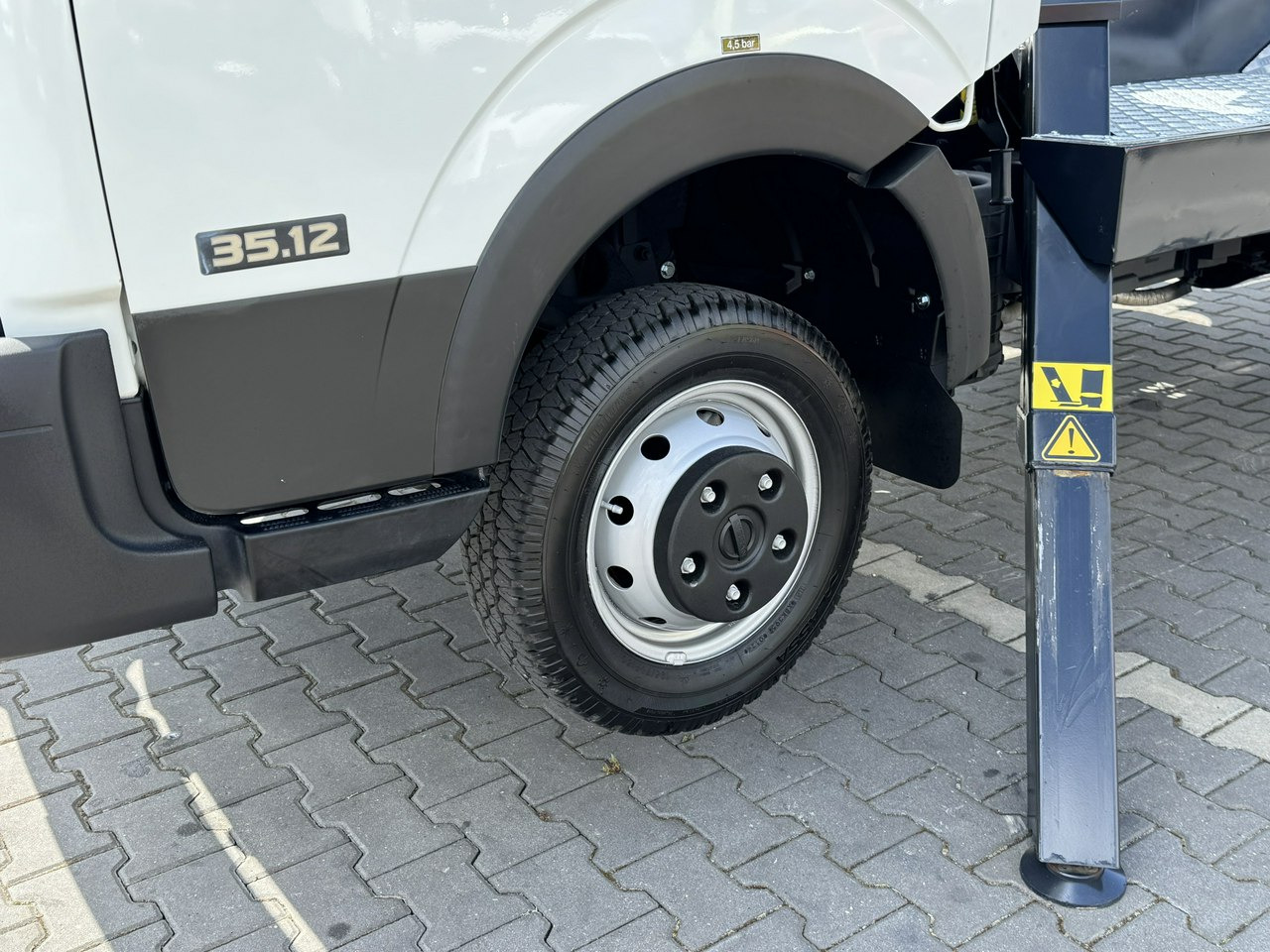 Nissan Cabstar - Autopacēlājs: foto 4 Nissan Cabstar - Autopacēlājs: foto 4