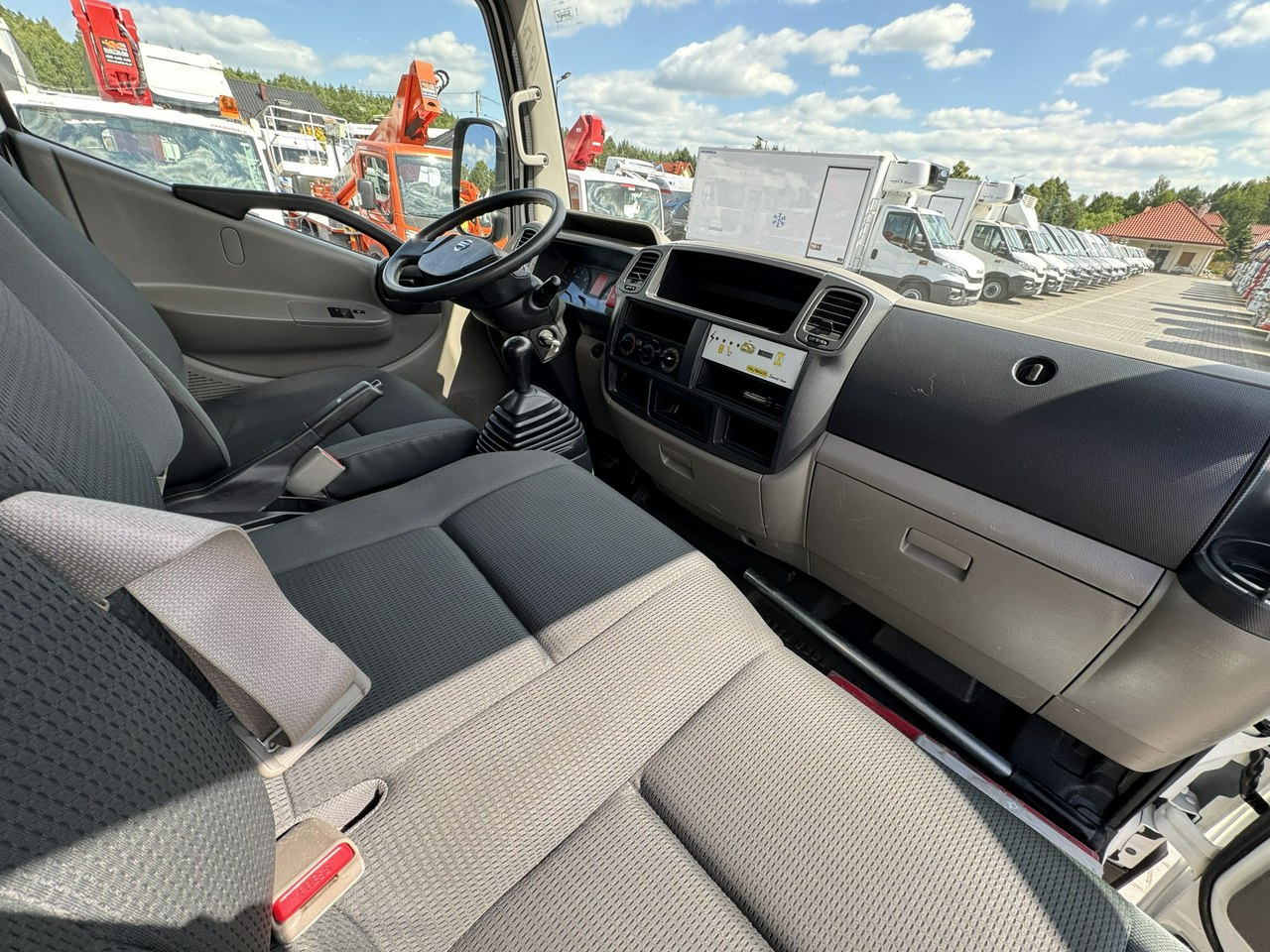 Autopacēlājs Nissan Cabstar: foto 29