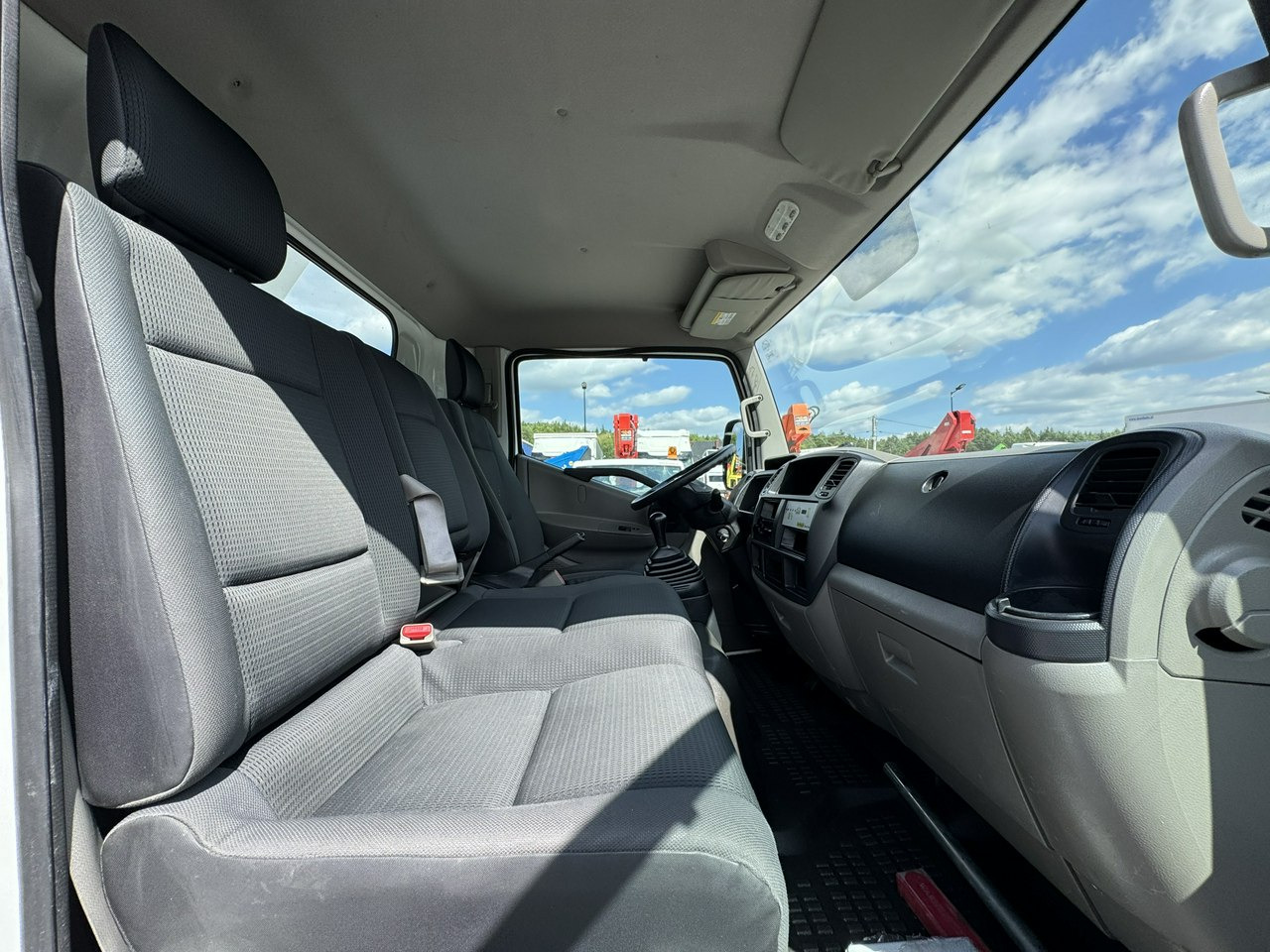 Autopacēlājs Nissan Cabstar: foto 28