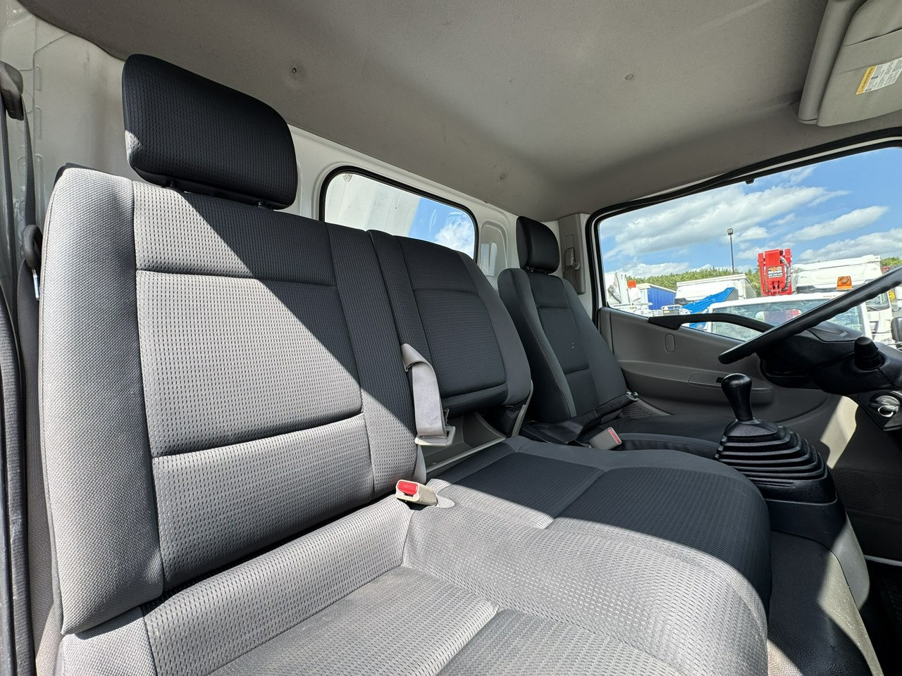 Autopacēlājs Nissan Cabstar: foto 30