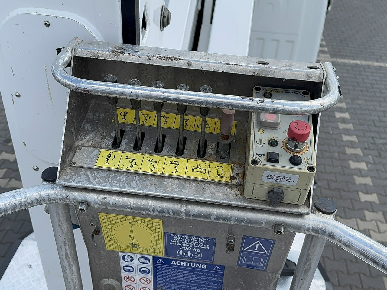 Autopacēlājs Nissan Cabstar: foto 12