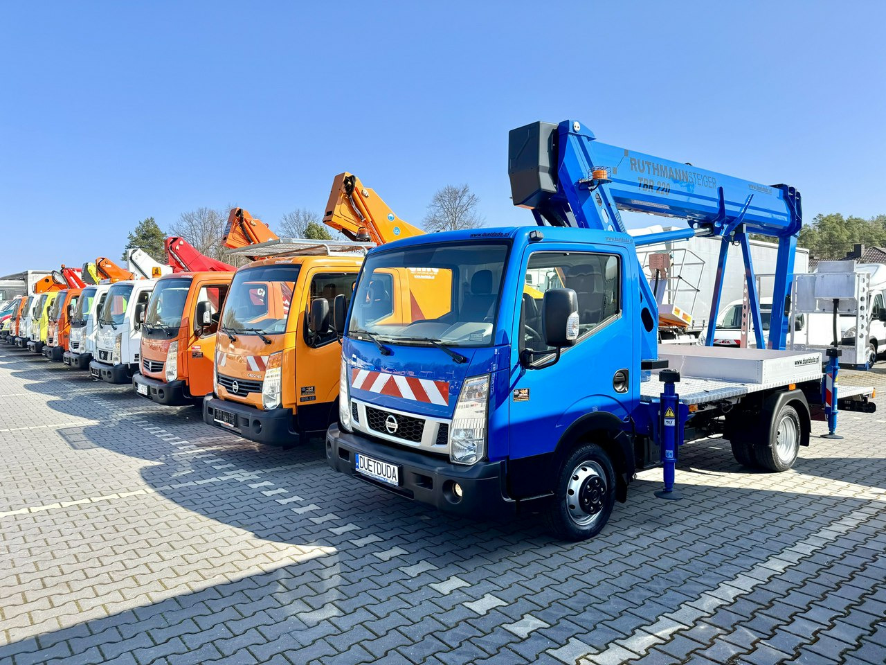 Nissan Cabstar - Autopacēlājs: foto 1 Nissan Cabstar - Autopacēlājs: foto 1