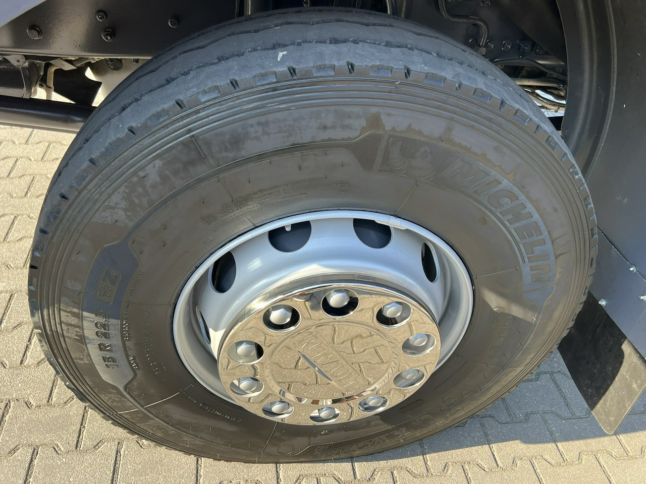 Renault Kerax 26.390 6x4 Mocny HDS FASSI F170 Sterowanie Radiowe - Kravas automašīna pašizgāzējs, Kravas auto ar manipulatoru: foto 4 Renault Kerax 26.390 6x4 Mocny HDS FASSI F170 Sterowanie Radiowe - Kravas automašīna pašizgāzējs, Kravas auto ar manipulatoru: foto 4