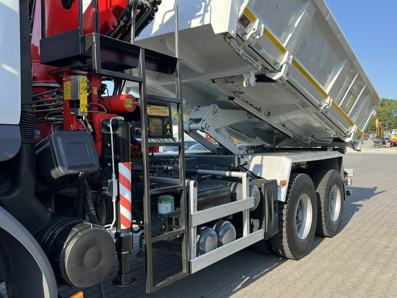 Renault Kerax 26.390 6x4 Mocny HDS FASSI F170 Sterowanie Radiowe - Kravas automašīna pašizgāzējs, Kravas auto ar manipulatoru: foto 5 Renault Kerax 26.390 6x4 Mocny HDS FASSI F170 Sterowanie Radiowe - Kravas automašīna pašizgāzējs, Kravas auto ar manipulatoru: foto 5