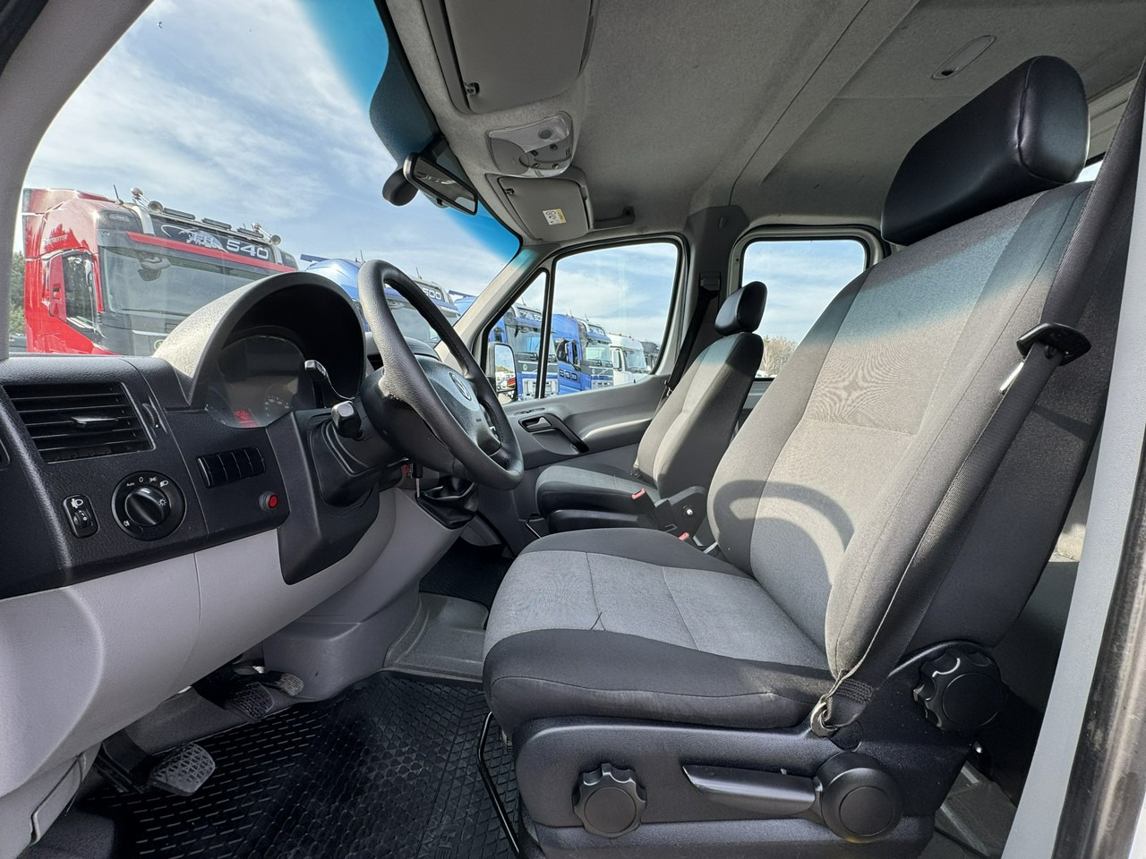 Komercauto pašizgāzējs Volkswagen Crafter: foto 22
