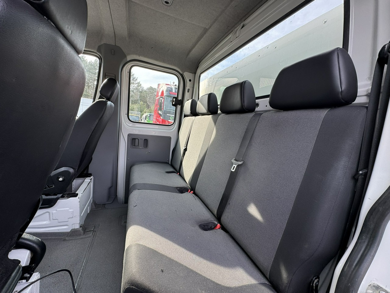 Komercauto pašizgāzējs Volkswagen Crafter: foto 30