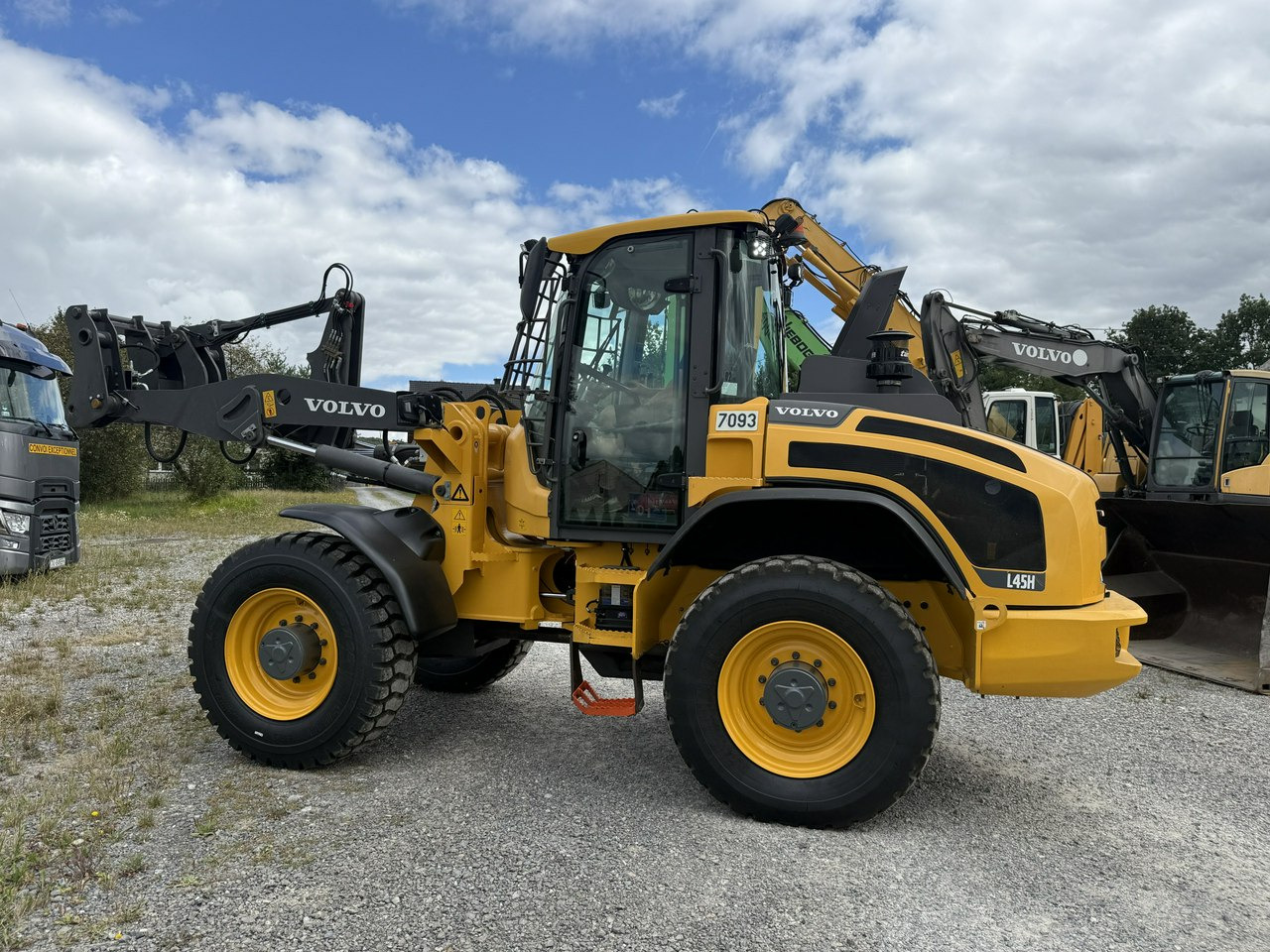Volvo Waga -10ton WHEEL LOADER L45H Maszyna w Bardzo Dobrym Stanie - Riteņu iekrāvējs: foto 4 Volvo Waga -10ton WHEEL LOADER L45H Maszyna w Bardzo Dobrym Stanie - Riteņu iekrāvējs: foto 4