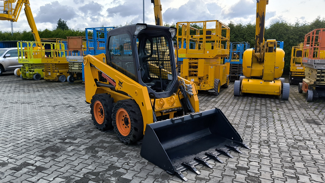 BOBCAT S450 - Kompaktiekrāvējs: foto 1 BOBCAT S450 - Kompaktiekrāvējs: foto 1