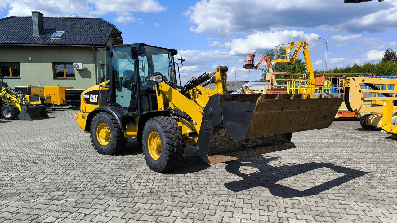 CATERPILLAR 906 M - Riteņu iekrāvējs: foto 1 CATERPILLAR 906 M - Riteņu iekrāvējs: foto 1