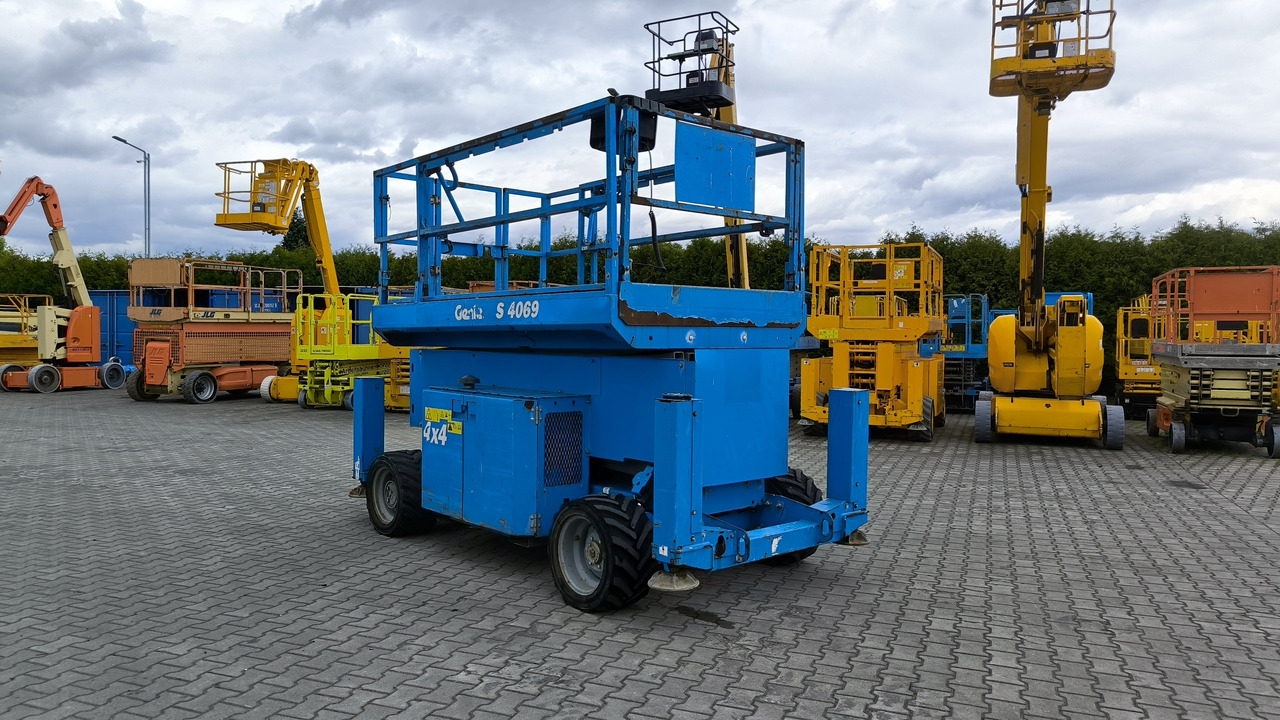 GENIE GS 4069 - Šķērveida pacēlājs: foto 1 GENIE GS 4069 - Šķērveida pacēlājs: foto 1
