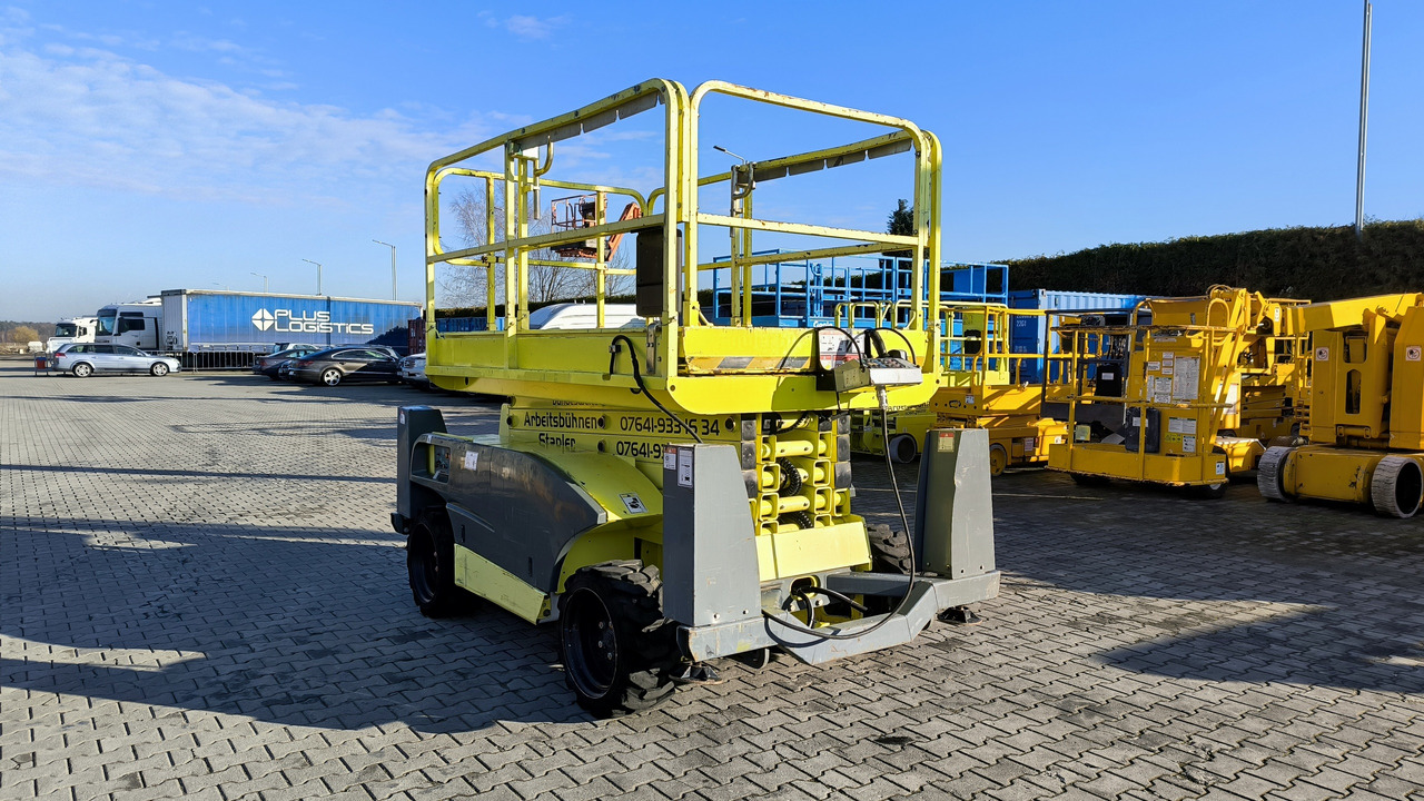 HAULOTTE Compact 12 DX - Šķērveida pacēlājs: foto 1 HAULOTTE Compact 12 DX - Šķērveida pacēlājs: foto 1