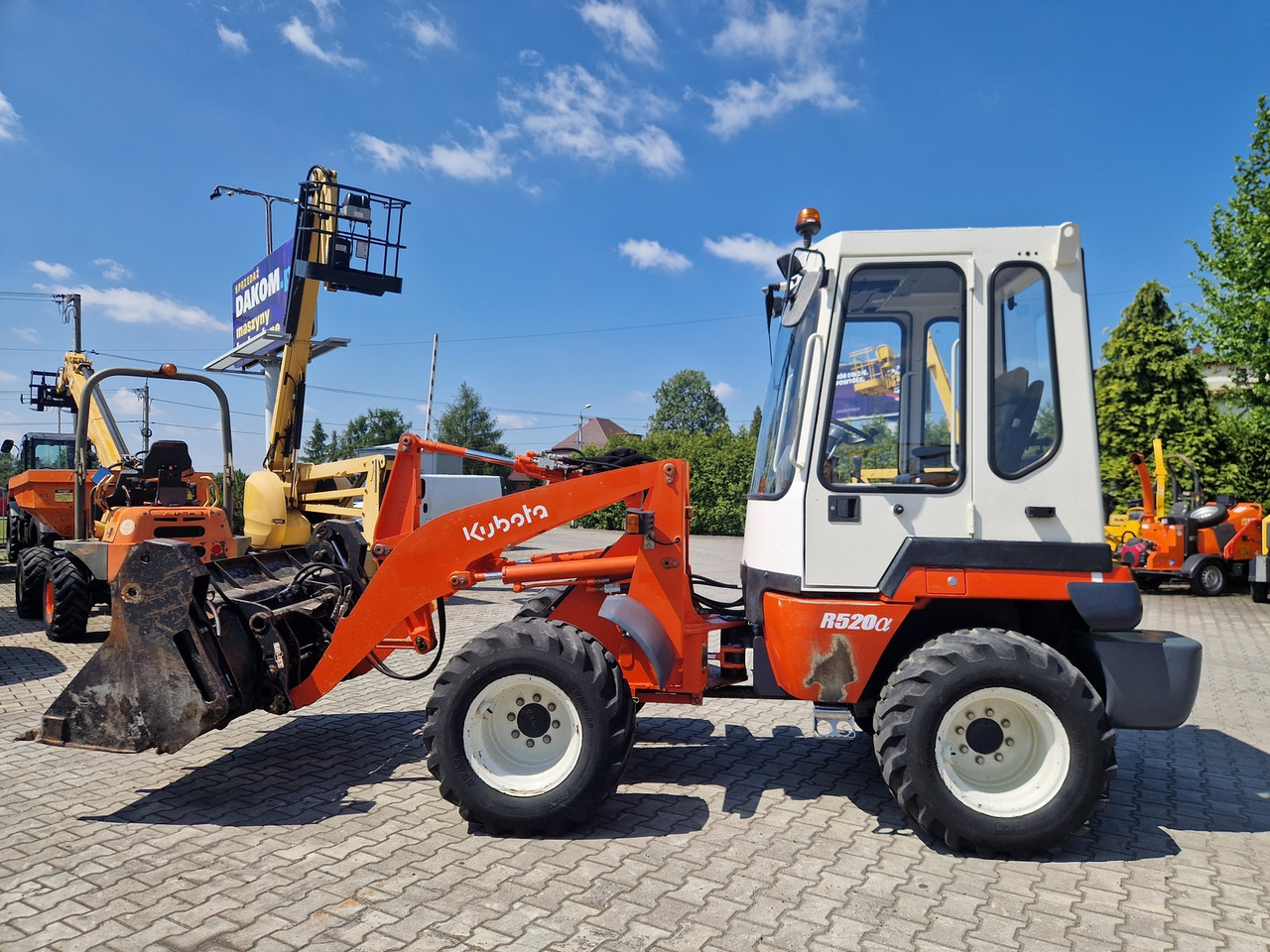 KUBOTA R520N - Riteņu iekrāvējs: foto 1 KUBOTA R520N - Riteņu iekrāvējs: foto 1