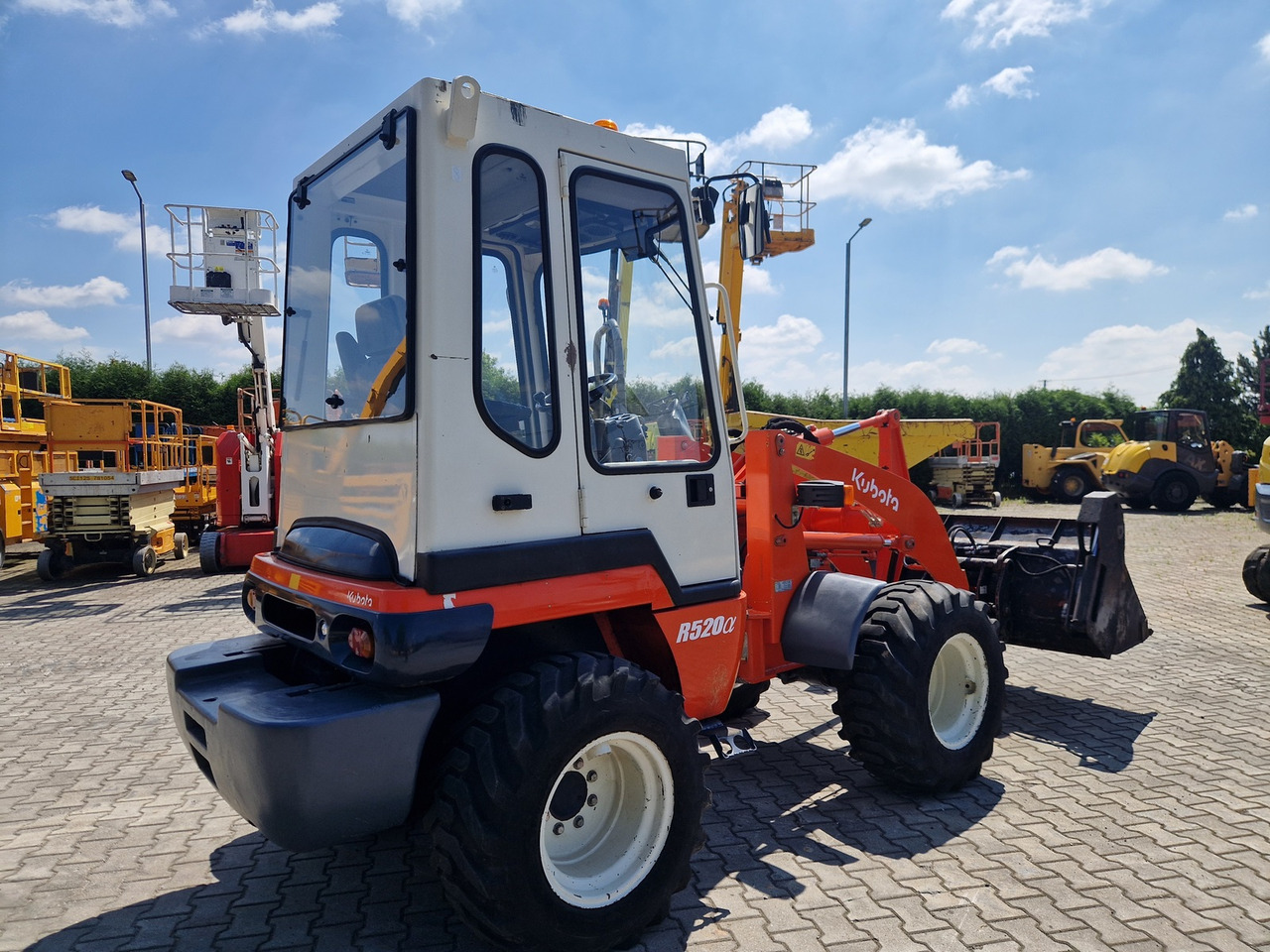 KUBOTA R520N - Riteņu iekrāvējs: foto 3 KUBOTA R520N - Riteņu iekrāvējs: foto 3