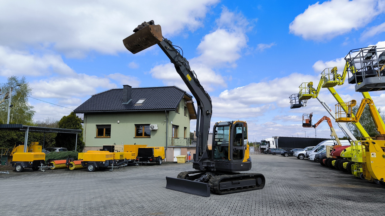 Kāpurķēžu ekskavators VOLVO ECR 88 D: foto 25
