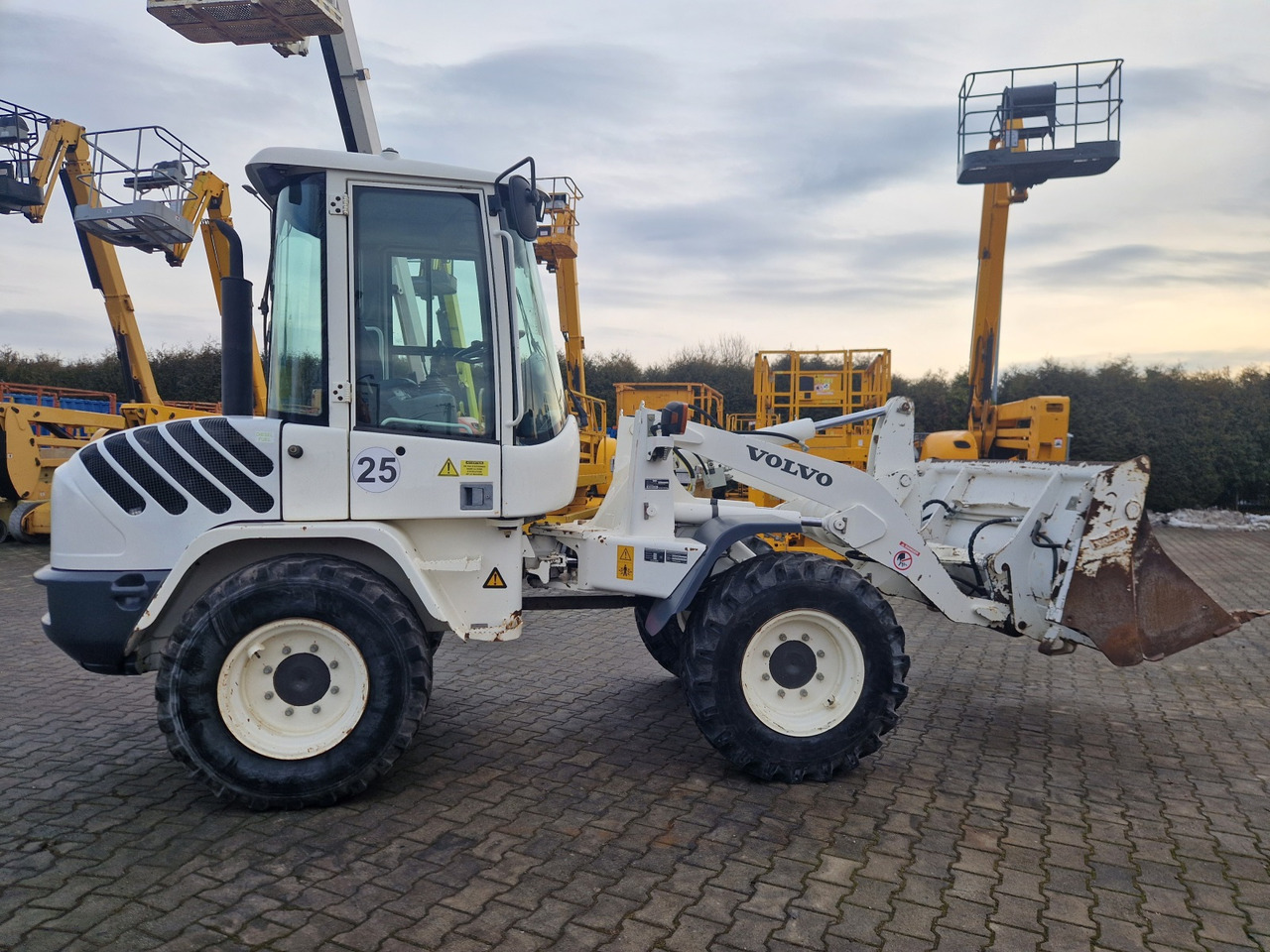 VOLVO L 30 B – Z/X - Riteņu iekrāvējs: foto 4 VOLVO L 30 B – Z/X - Riteņu iekrāvējs: foto 4