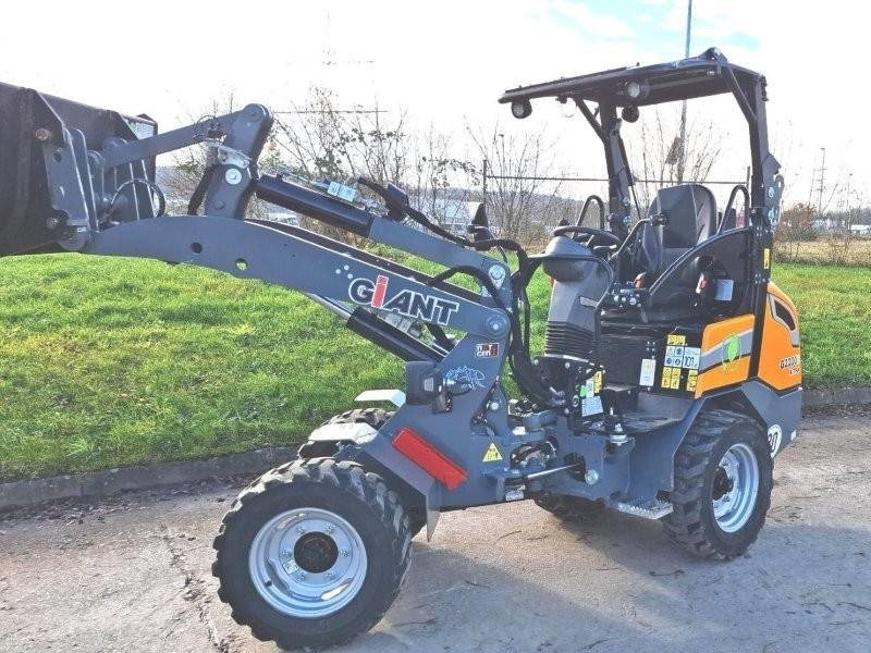 Giant G 2200 E X-Tra Elektro - Kompaktiekrāvējs: foto 3 Giant G 2200 E X-Tra Elektro - Kompaktiekrāvējs: foto 3