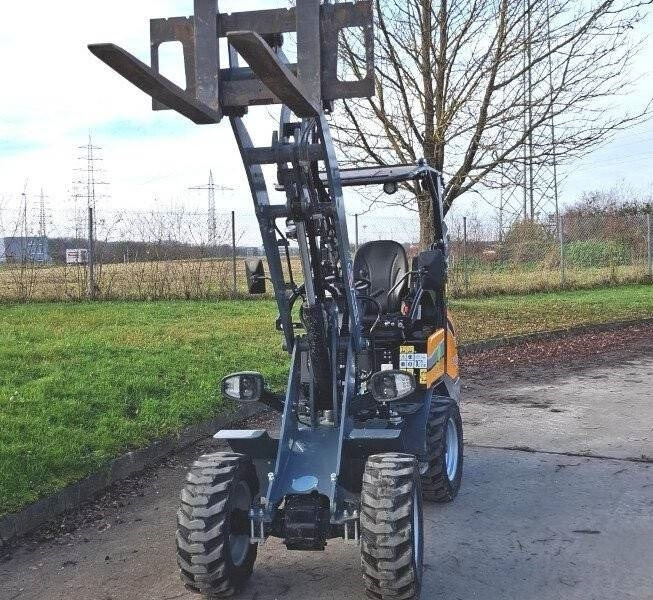 Giant G 2200 E X-Tra Elektro - Kompaktiekrāvējs: foto 2 Giant G 2200 E X-Tra Elektro - Kompaktiekrāvējs: foto 2