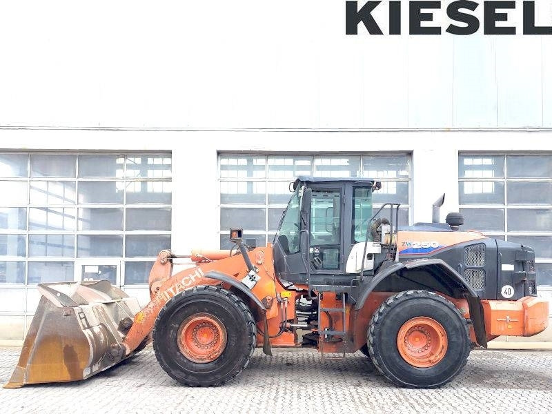 Hitachi ZW 250-6 - Riteņu iekrāvējs: foto 1 Hitachi ZW 250-6 - Riteņu iekrāvējs: foto 1