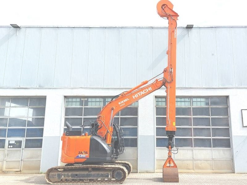 Hitachi ZX 135 US-6 Teledipper - Kāpurķēžu ekskavators: foto 5 Hitachi ZX 135 US-6 Teledipper - Kāpurķēžu ekskavators: foto 5
