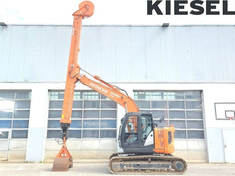 Hitachi ZX 135 US-6 Teledipper - Kāpurķēžu ekskavators: foto 1 Hitachi ZX 135 US-6 Teledipper - Kāpurķēžu ekskavators: foto 1