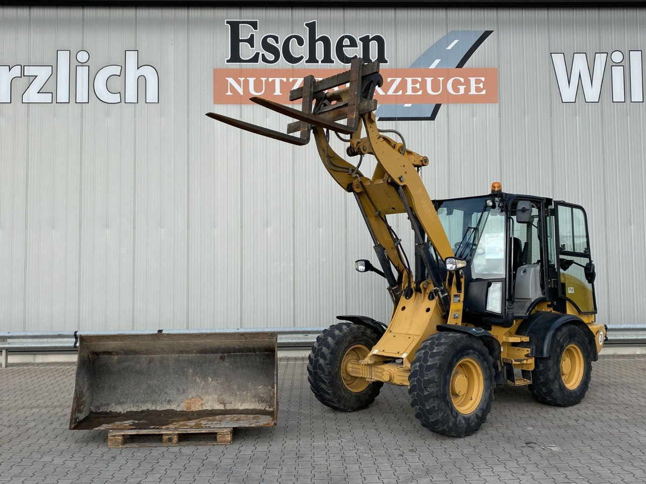 CAT 908 M | 55kw*Gabel + Schaufel - Riteņu iekrāvējs: foto 1 CAT 908 M | 55kw*Gabel + Schaufel - Riteņu iekrāvējs: foto 1