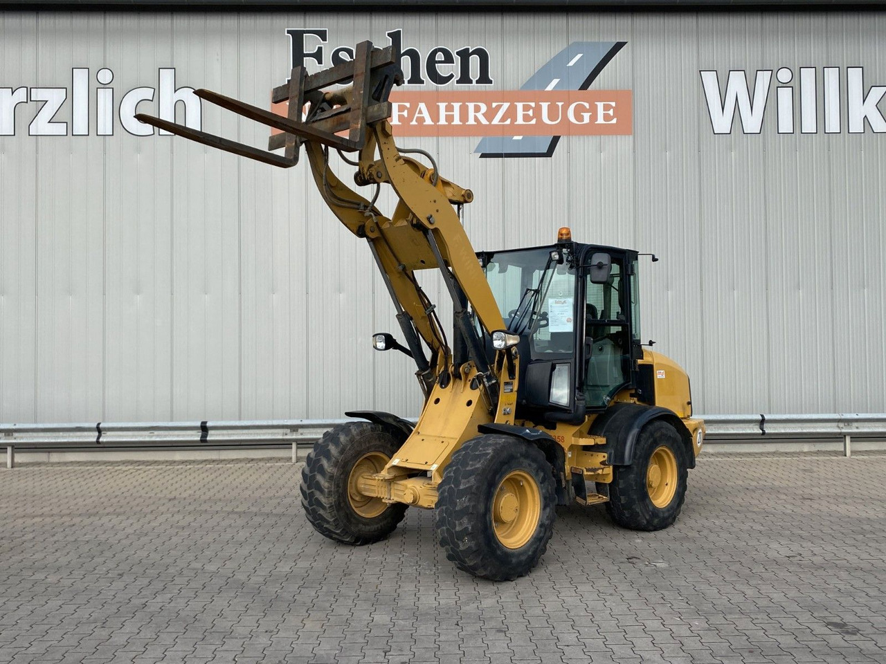 CAT 908 M | 55kw*Gabel + Schaufel - Riteņu iekrāvējs: foto 2 CAT 908 M | 55kw*Gabel + Schaufel - Riteņu iekrāvējs: foto 2