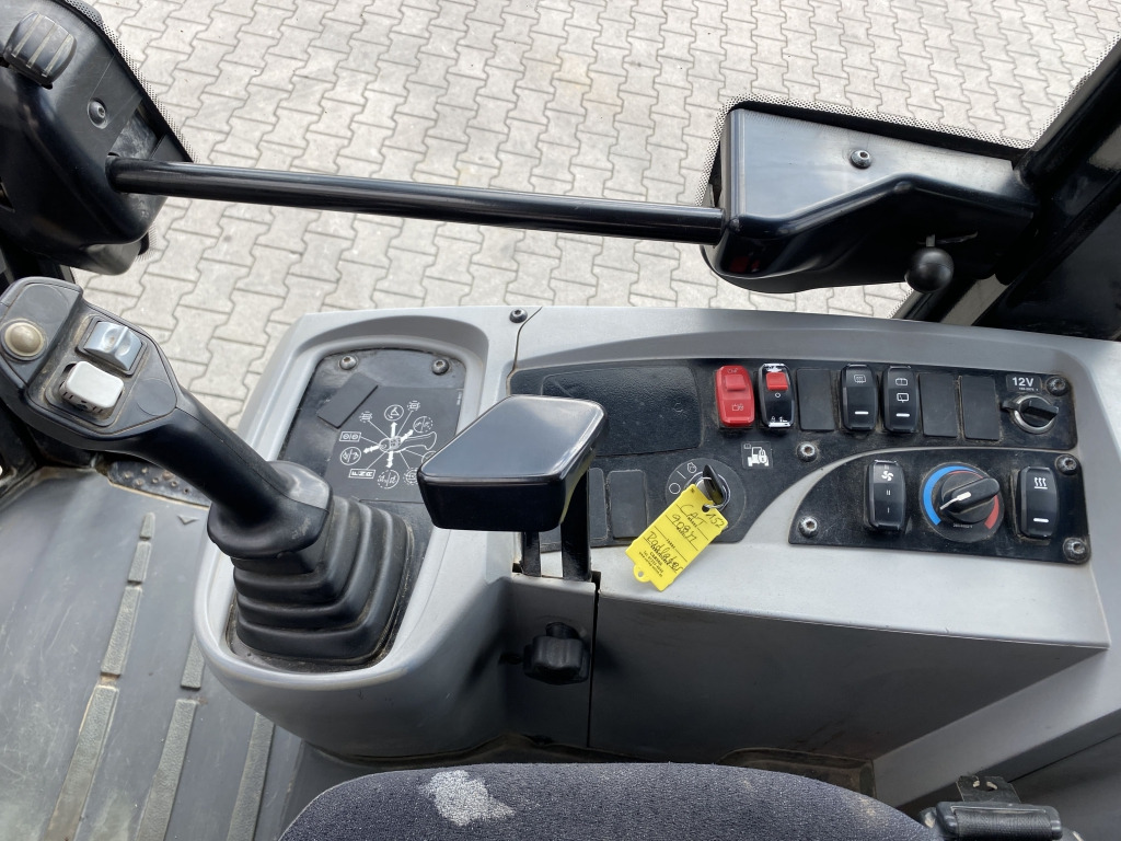 Riteņu iekrāvējs CAT 908 M: foto 11