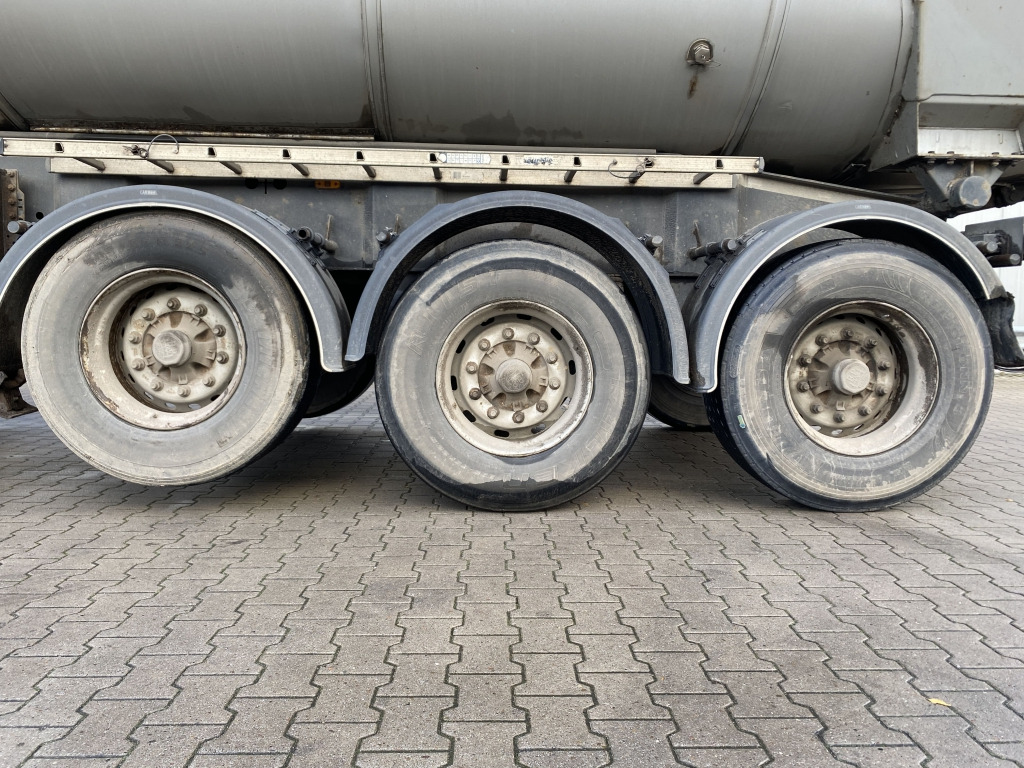 Carnehl CHKS/HH Stahl-Halbschalenmulde - Puspiekabe pašizgāzējs: foto 5 Carnehl CHKS/HH Stahl-Halbschalenmulde - Puspiekabe pašizgāzējs: foto 5