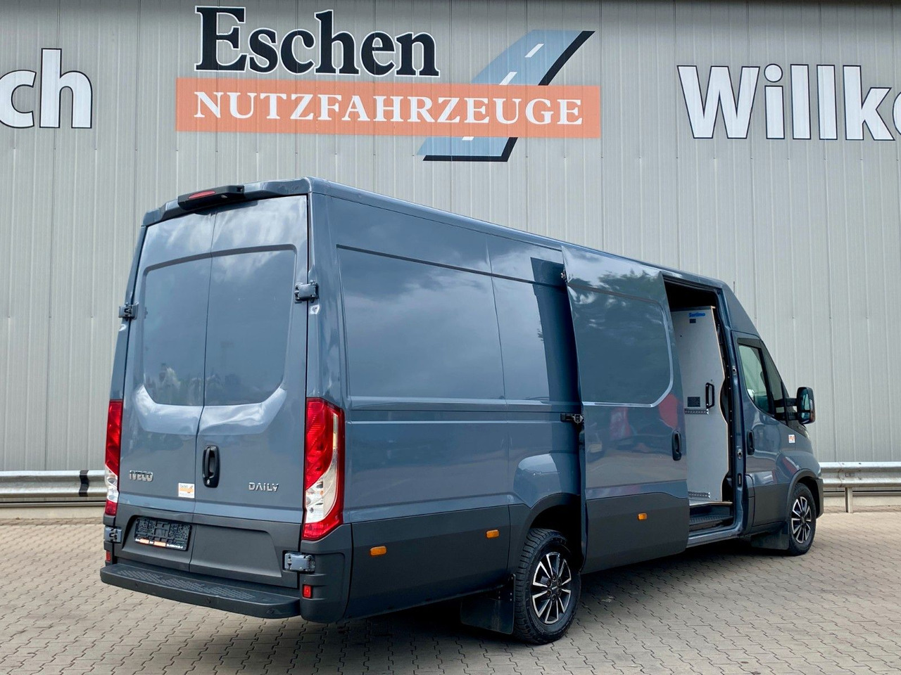 Iveco 35 S 16 Daily | Schiebetür*Kamera*Navi*AC*1.Hand - Pasažieru furgons: foto 5 Iveco 35 S 16 Daily | Schiebetür*Kamera*Navi*AC*1.Hand - Pasažieru furgons: foto 5