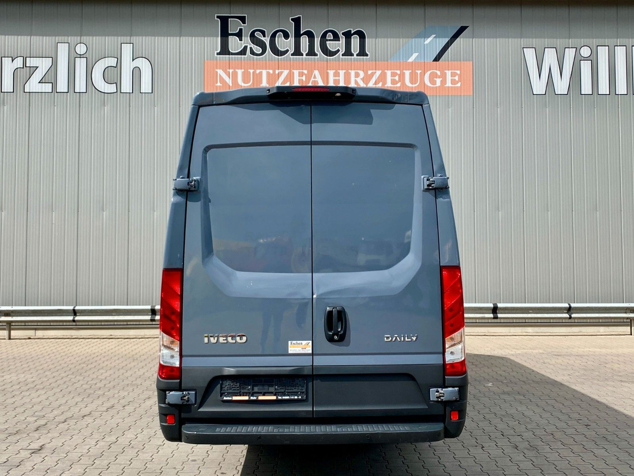 Iveco 35 S 16 Daily | Schiebetür*Kamera*Navi*AC*1.Hand - Pasažieru furgons: foto 4 Iveco 35 S 16 Daily | Schiebetür*Kamera*Navi*AC*1.Hand - Pasažieru furgons: foto 4