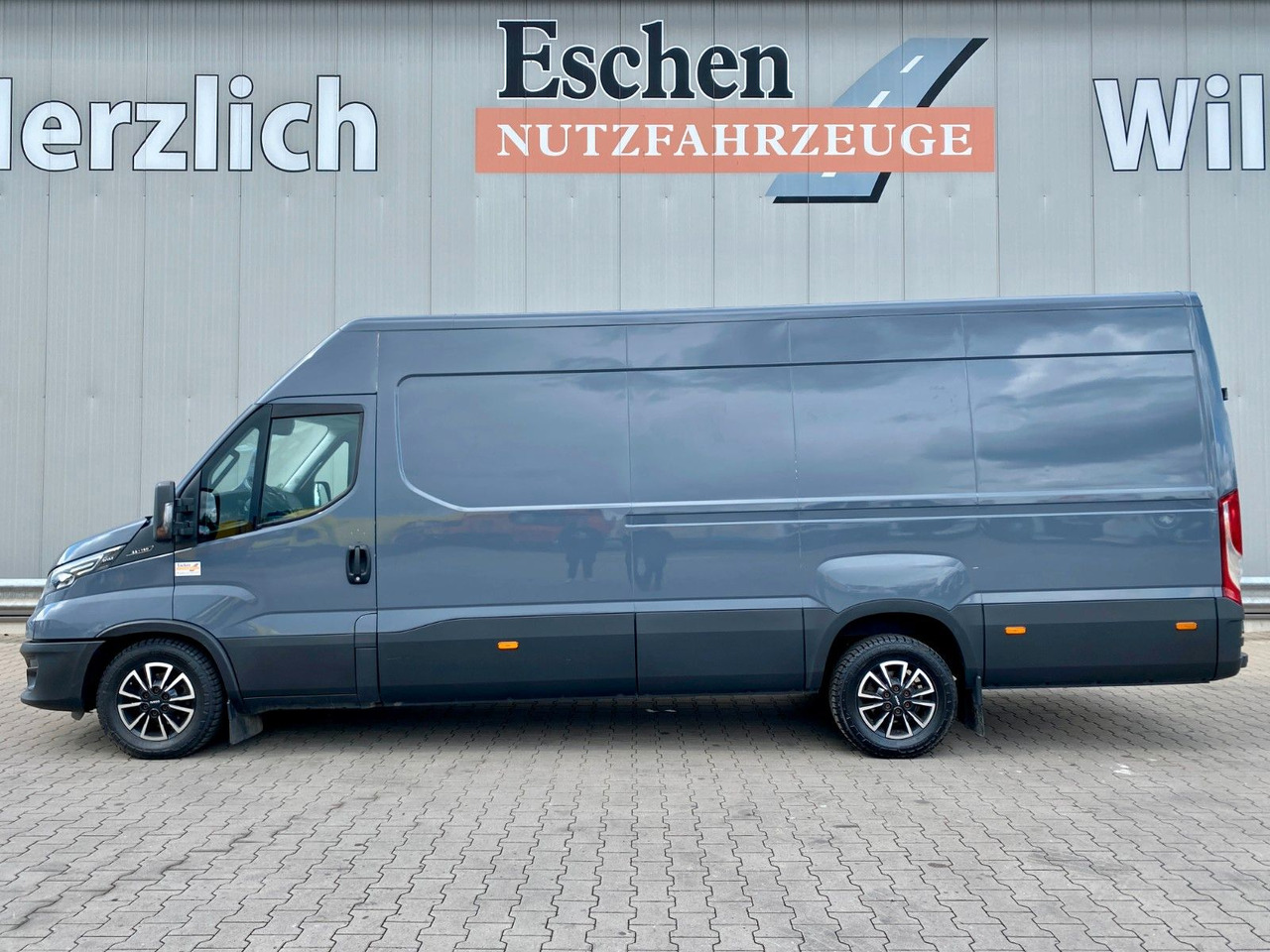 Iveco 35 S 16 Daily | Schiebetür*Kamera*Navi*AC*1.Hand - Pasažieru furgons: foto 2 Iveco 35 S 16 Daily | Schiebetür*Kamera*Navi*AC*1.Hand - Pasažieru furgons: foto 2