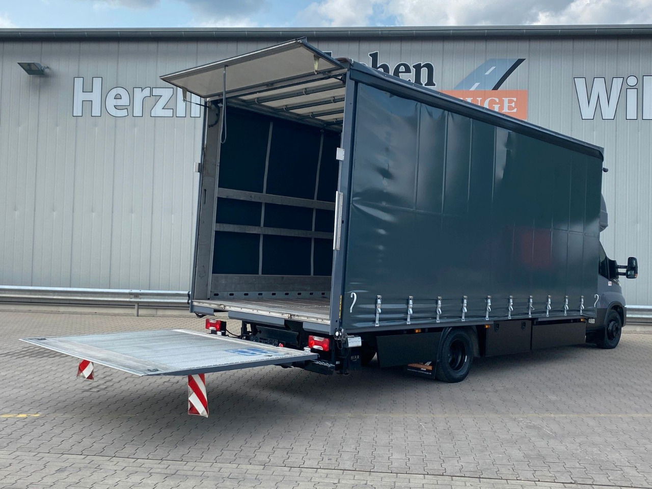 Iveco Daily Hi-Matic 70 C 21 Topsleeper | LBW 1,00to. - Furgons ar tentu: foto 5 Iveco Daily Hi-Matic 70 C 21 Topsleeper | LBW 1,00to. - Furgons ar tentu: foto 5
