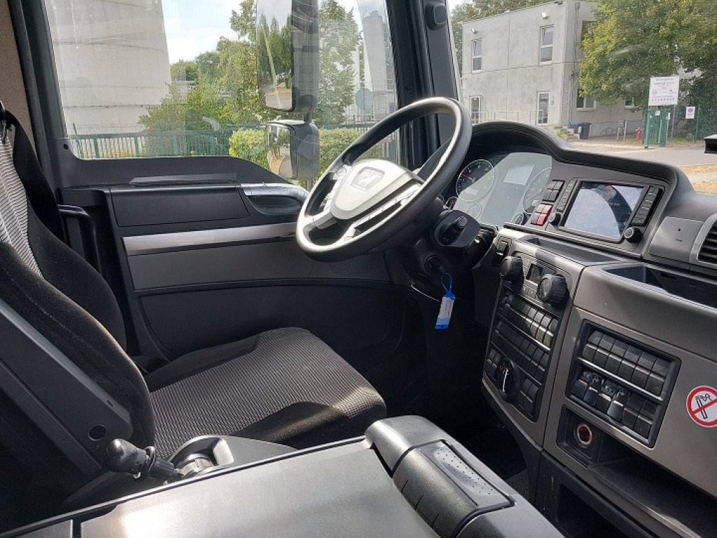 MAN TGL 8.190 Koffer/Seitentür/LBW - Kravas automašīna ar slēgto virsbūvi: foto 5 MAN TGL 8.190 Koffer/Seitentür/LBW - Kravas automašīna ar slēgto virsbūvi: foto 5