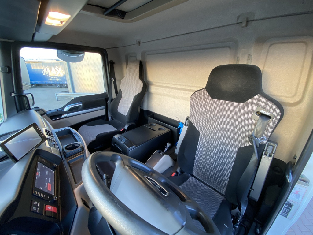 MAN TGM 12.290 4x2 BL / Palfinger LBW - Kravas automašīna ar slēgto virsbūvi: foto 5 MAN TGM 12.290 4x2 BL / Palfinger LBW - Kravas automašīna ar slēgto virsbūvi: foto 5